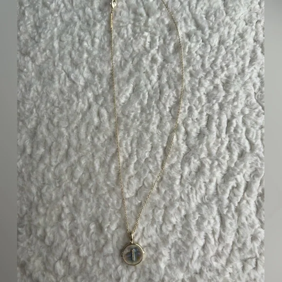 Kendra Scott Letter “I”Gold Disc Pendant Necklace in Iridescent Abalone - Picture 2 of 8